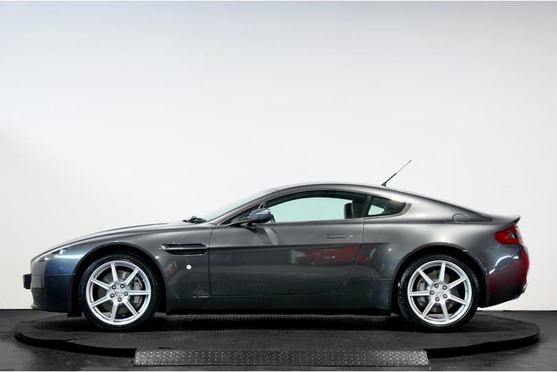 Aston Martin Vantage The Supercar Rooms (6)
