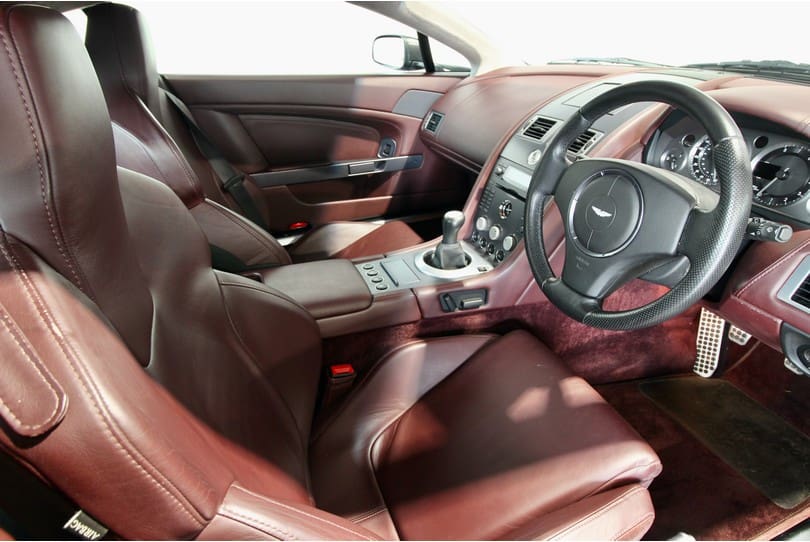 Aston Martin Vantage The Supercar Rooms (9)