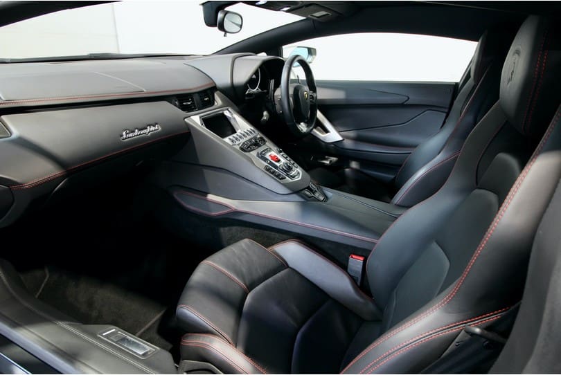 Lamborghini Aventador The Supercar Rooms (12)