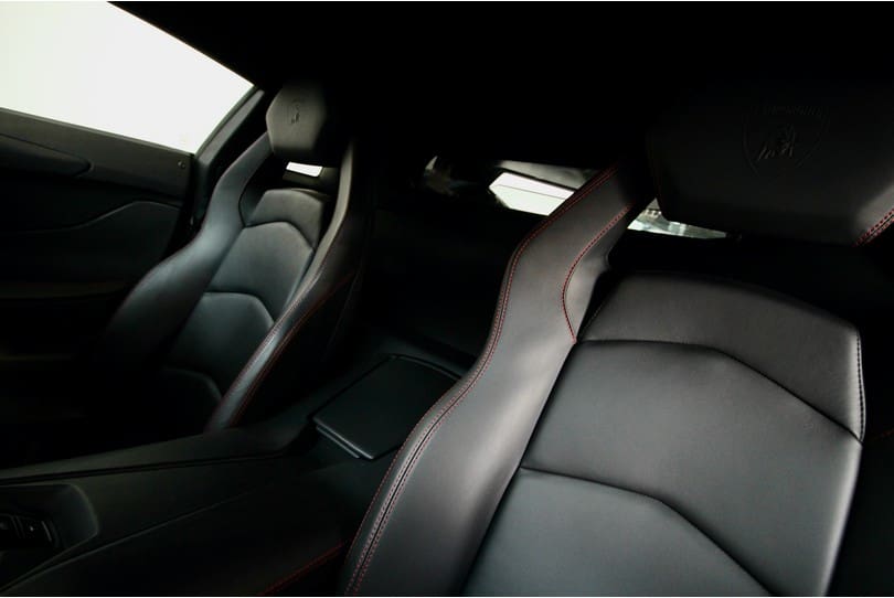 Lamborghini Aventador The Supercar Rooms (27)