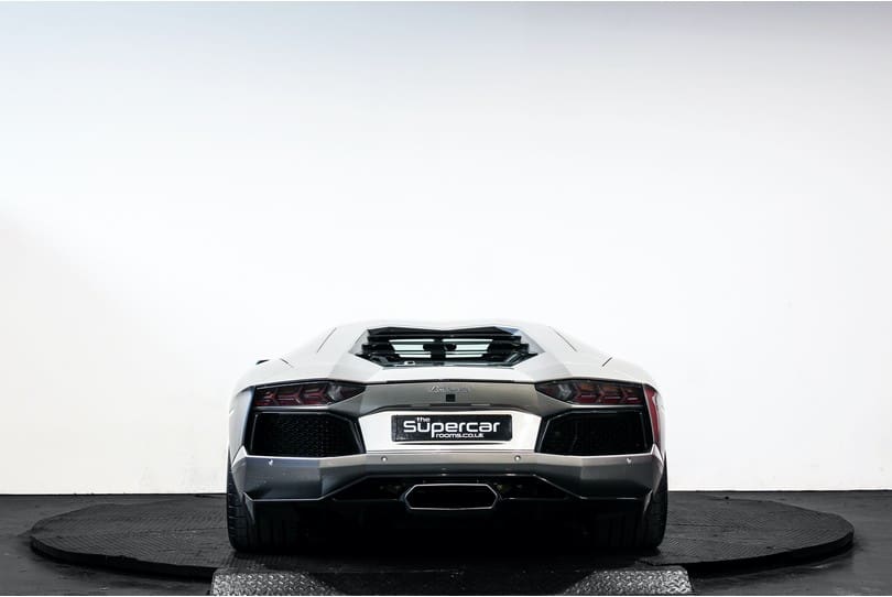 Lamborghini Aventador The Supercar Rooms (4)