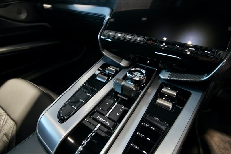 Aston Martin Vanquish The Supercar Rooms (14)