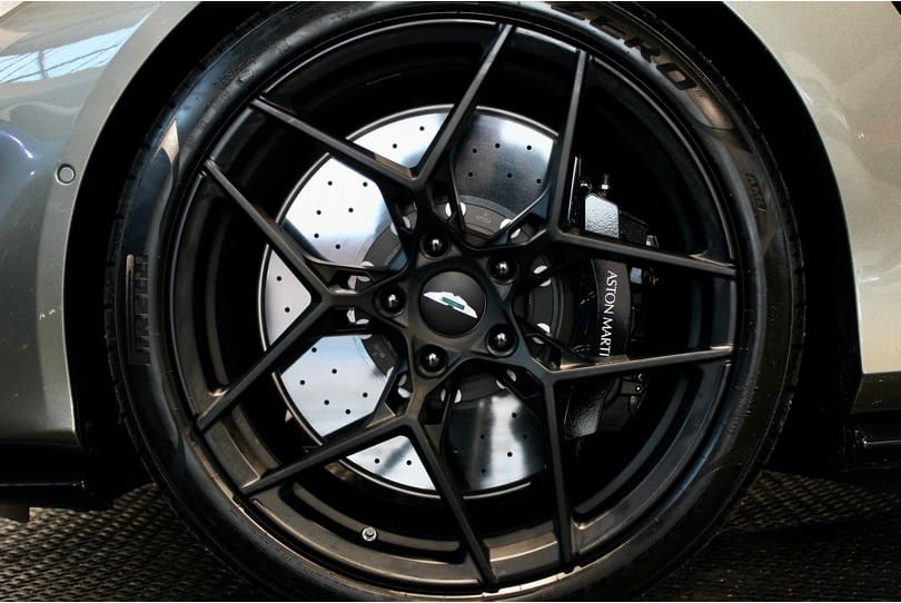 Aston Martin Vanquish The Supercar Rooms (33)