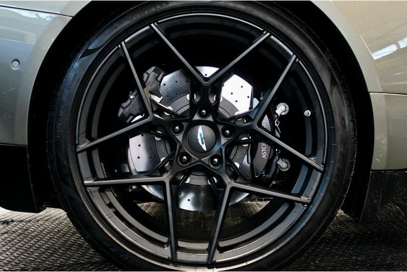 Aston Martin Vanquish The Supercar Rooms (34)