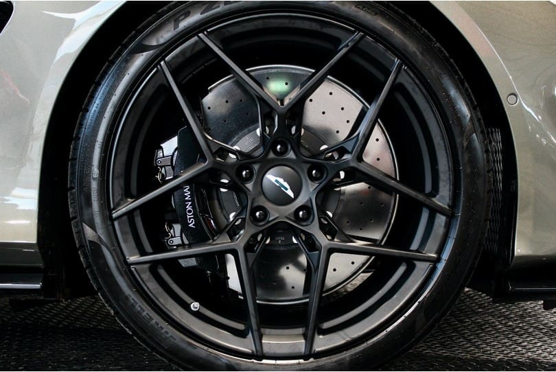 Aston Martin Vanquish The Supercar Rooms (35)