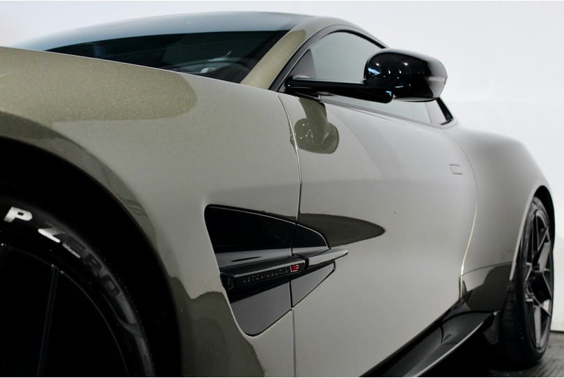 Aston Martin Vanquish The Supercar Rooms (42)