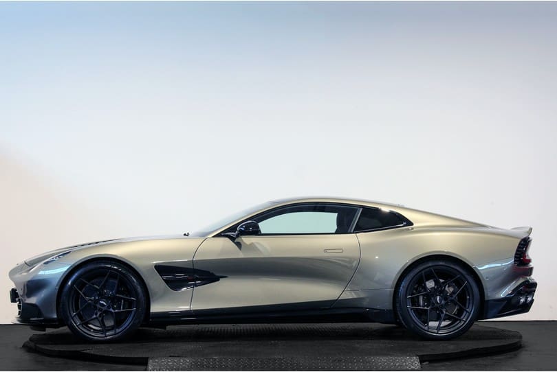 Aston Martin Vanquish The Supercar Rooms (6)