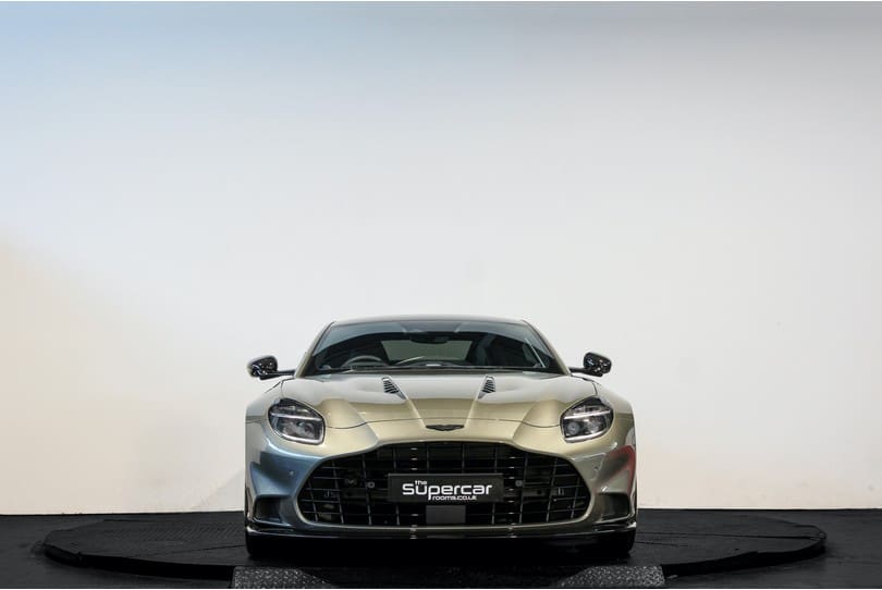 Aston Martin Vanquish The Supercar Rooms (8)