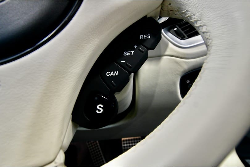 Aston Martin Vanquish Volante The Supercar Rooms (19)