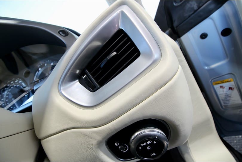 Aston Martin Vanquish Volante The Supercar Rooms (22)