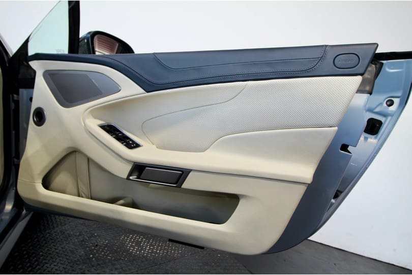 Aston Martin Vanquish Volante The Supercar Rooms (24)