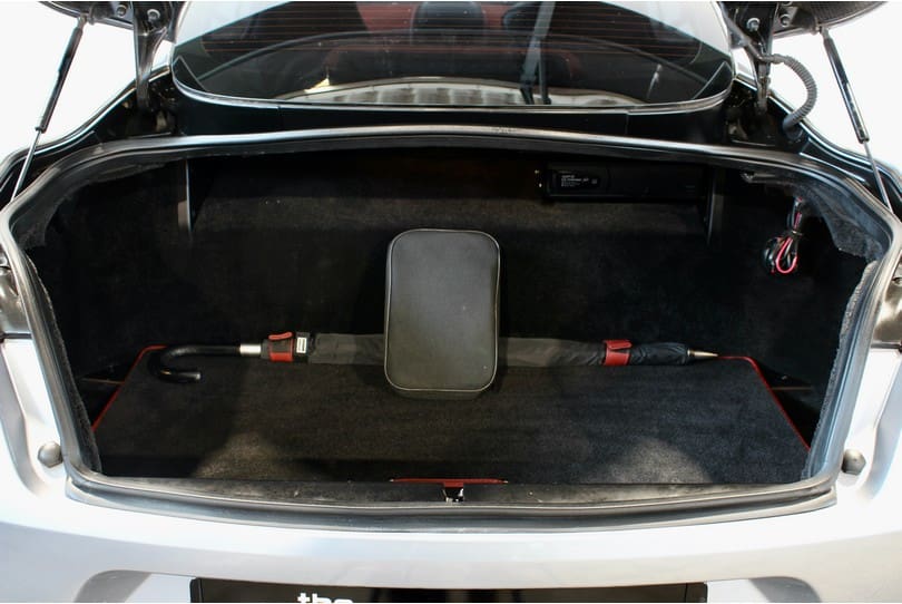 Aston Martin Vanquish The Supercar Rooms (29)