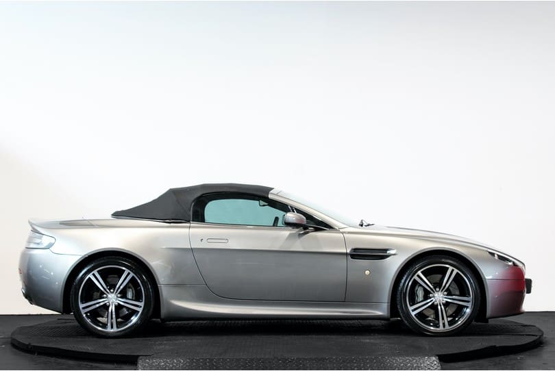 Aston Martin Vantage Roadster The Supercar Rooms (10)
