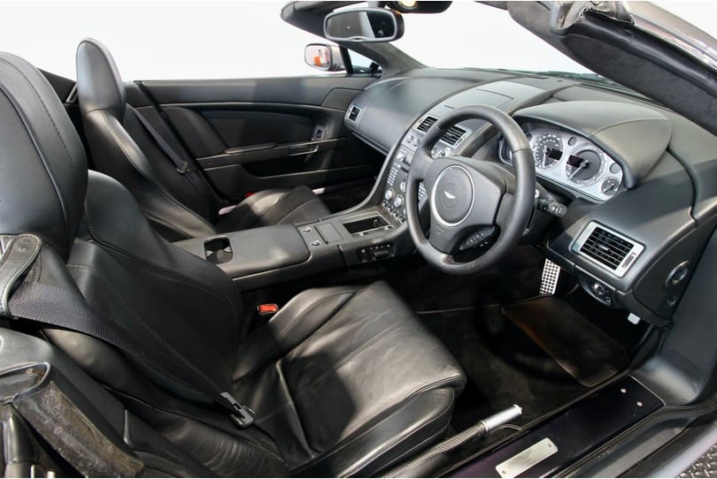 Aston Martin Vantage Roadster The Supercar Rooms (12)