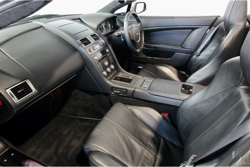 Aston Martin Vantage Roadster The Supercar Rooms (15)