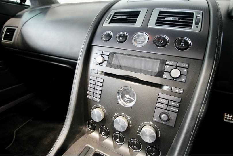 Aston Martin Vantage Roadster The Supercar Rooms (18)