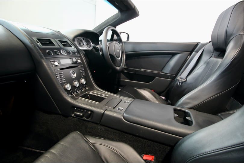 Aston Martin Vantage Roadster The Supercar Rooms (26)