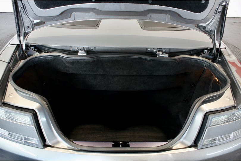 Aston Martin Vantage Roadster The Supercar Rooms (28)