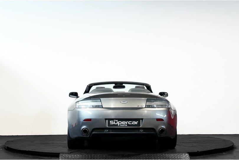 Aston Martin Vantage Roadster The Supercar Rooms (4)