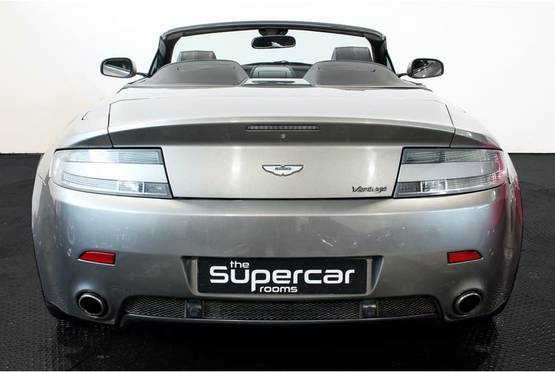 Aston Martin Vantage Roadster The Supercar Rooms (46)
