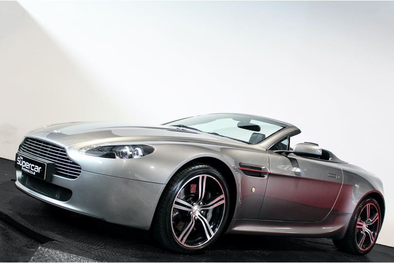 Aston Martin Vantage Roadster The Supercar Rooms (47)