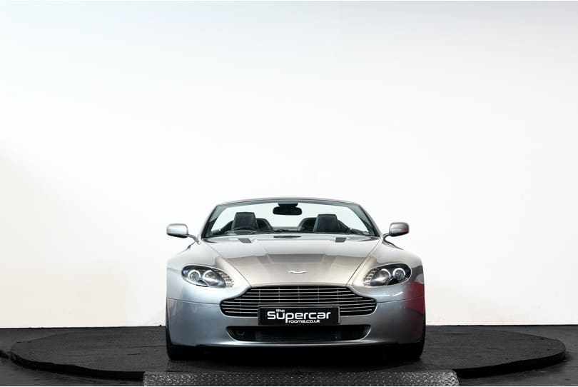 Aston Martin Vantage Roadster The Supercar Rooms (8)
