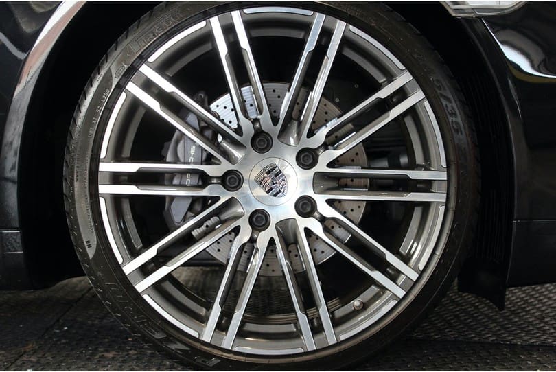 Porsche 991 Carrera Black Edition The Supercar Rooms (32)