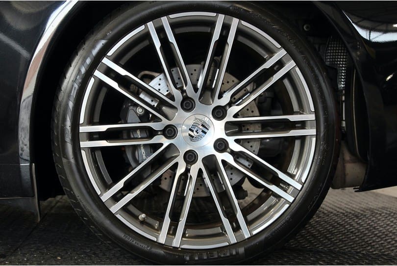 Porsche 991 Carrera Black Edition The Supercar Rooms (34)