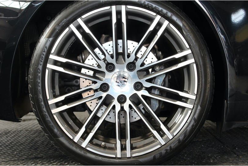 Porsche 991 Carrera Black Edition The Supercar Rooms (35)